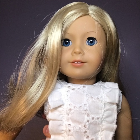American girl doll - Picture 6 of 6